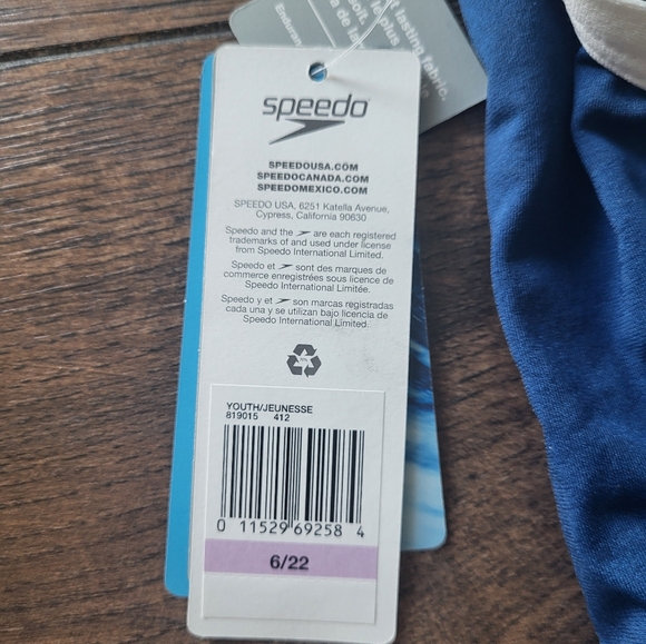 Speedo Endurance + Girls swimsuit size 22 - Picture 3 of 3